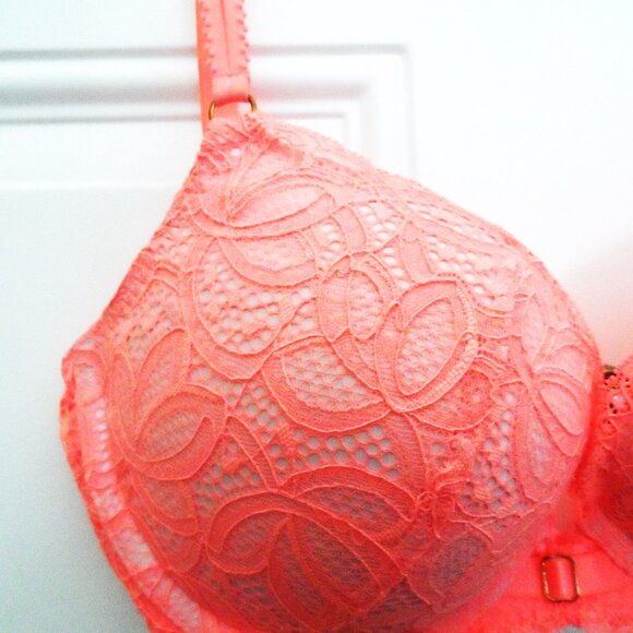 Victoria secret- Push up size 34D - Picture 3 of 10